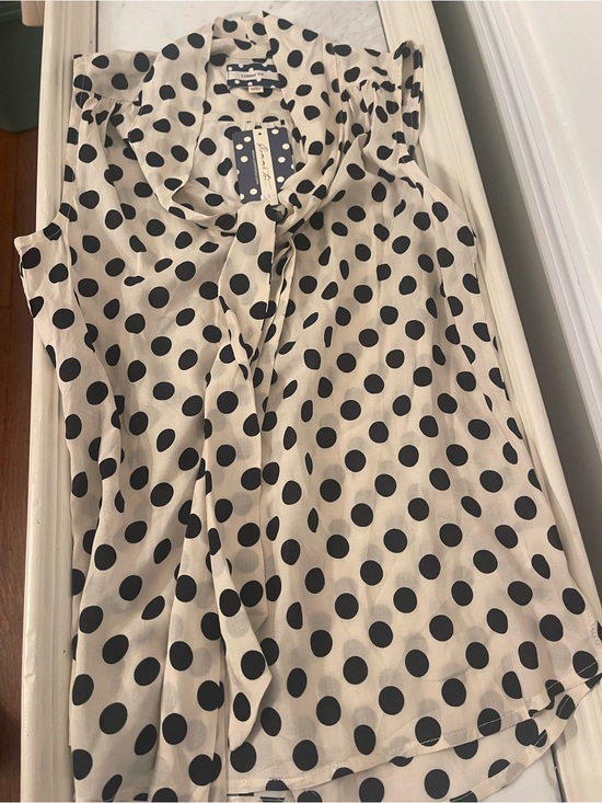 Comme Toi Tops - Sleeveless Polka Dot Tie-Neck Blouse in Cream and Black